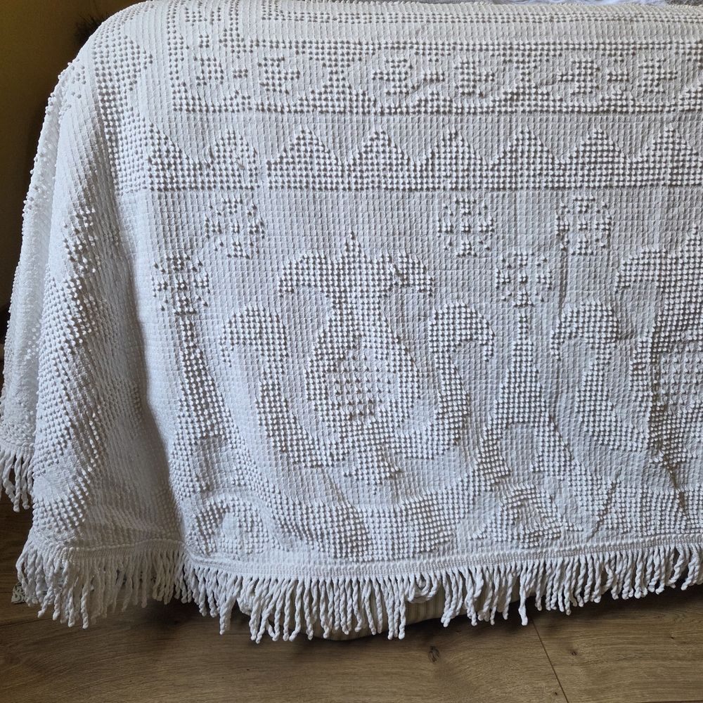 Bates White Textured Quilt